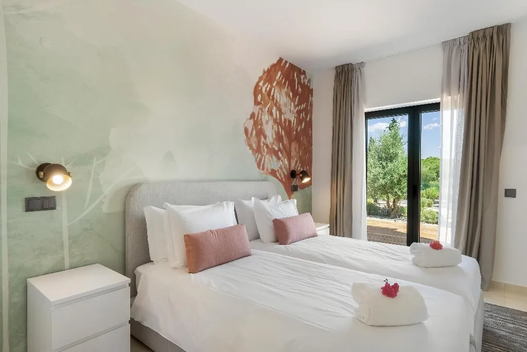 TOWNHOME THREE BEDROOMS Room, Carvoeiro Gardens, Algarve