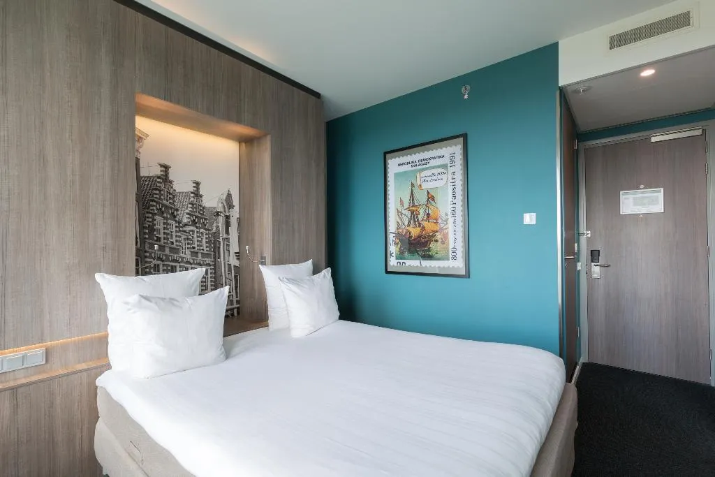 DOUBLE DELUXE QUEEN BED Room, Leonardo Hotel Amsterdam Rembrandtpark, Amsterdam