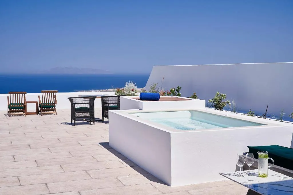 SUITE HONEYMOON Room, Katikies Garden Santorini - The Leading Hotels, Santorini