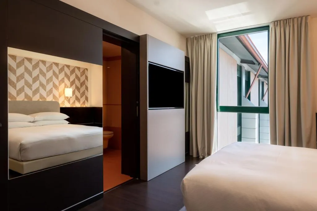 DOUBLE GUEST ROOM KING BED Room, Doubletree by Hilton Milan Malpensa Solbiate Olona, Milan