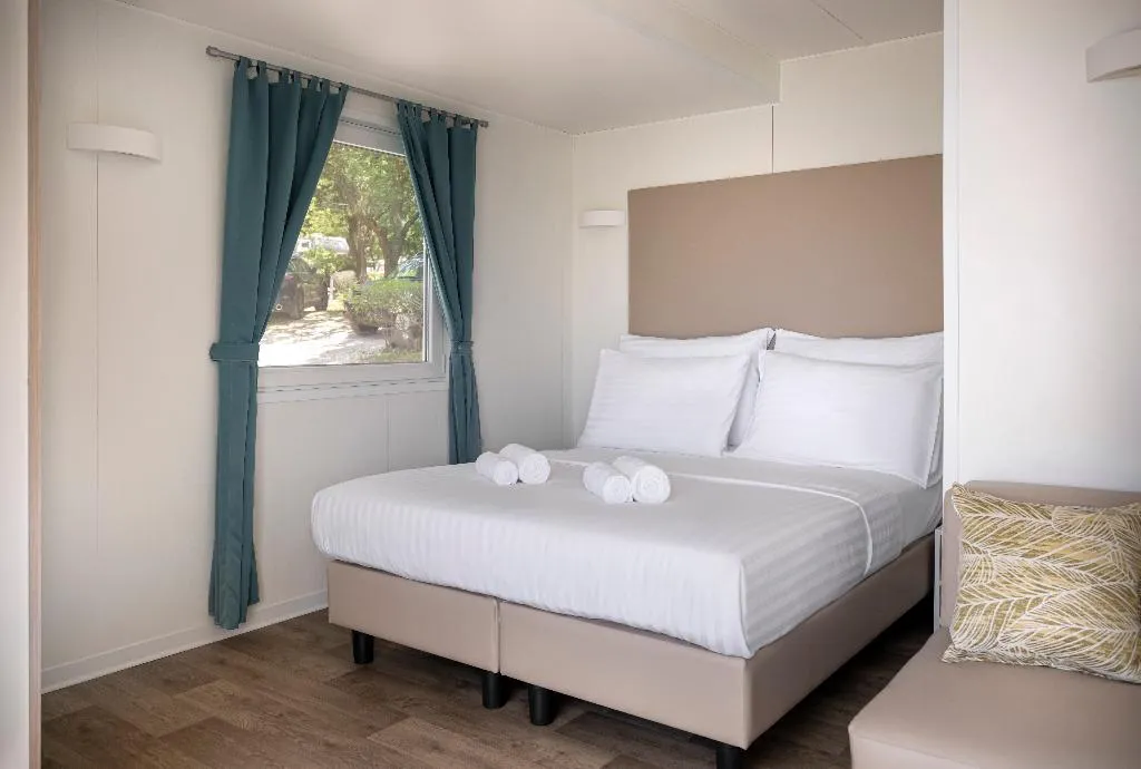 MOBILE HOME SUPERIOR WITH VIEWS Room, Valkanela Campsite Mobile Homes, Istria