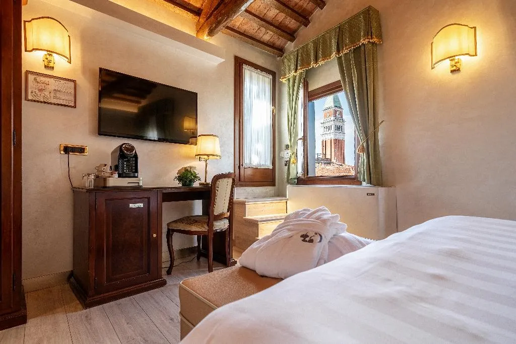 DOUBLE WITH TERRACE Room, Colombina, Venice