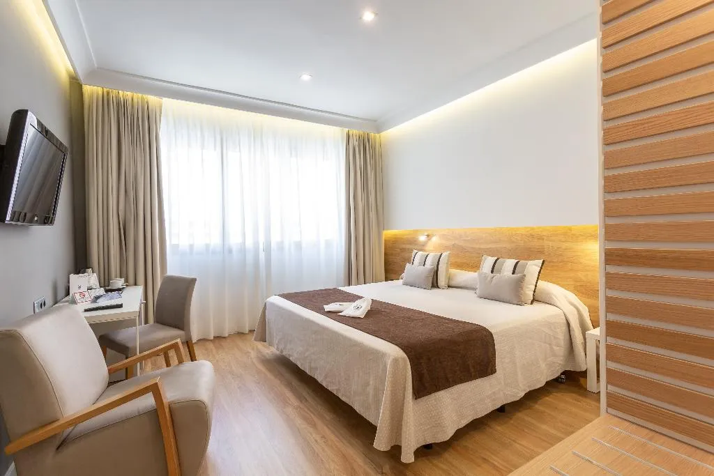 DOUBLE SINGLE USE STANDARD Room, Monte Carmelo, Seville