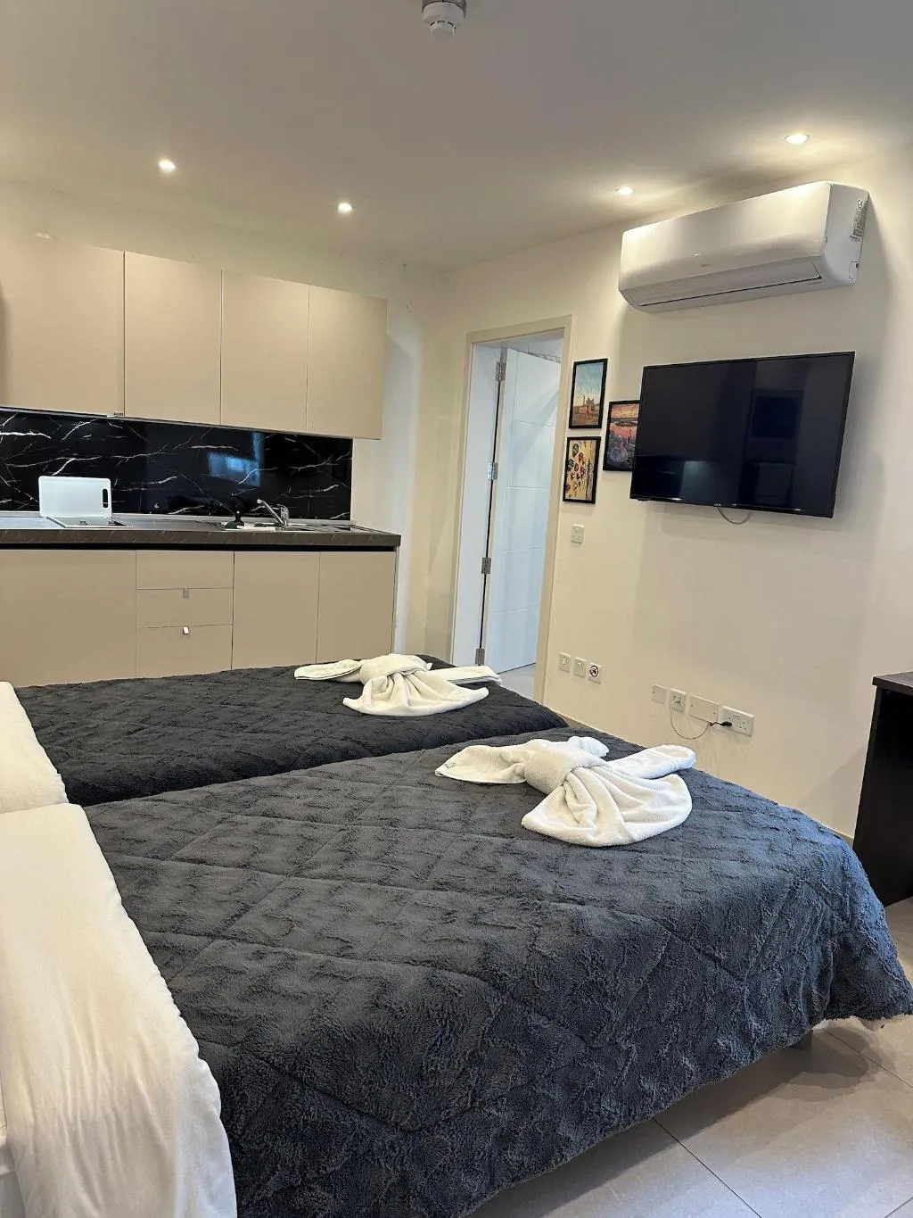 Room, The Central Guesthouse, Malta