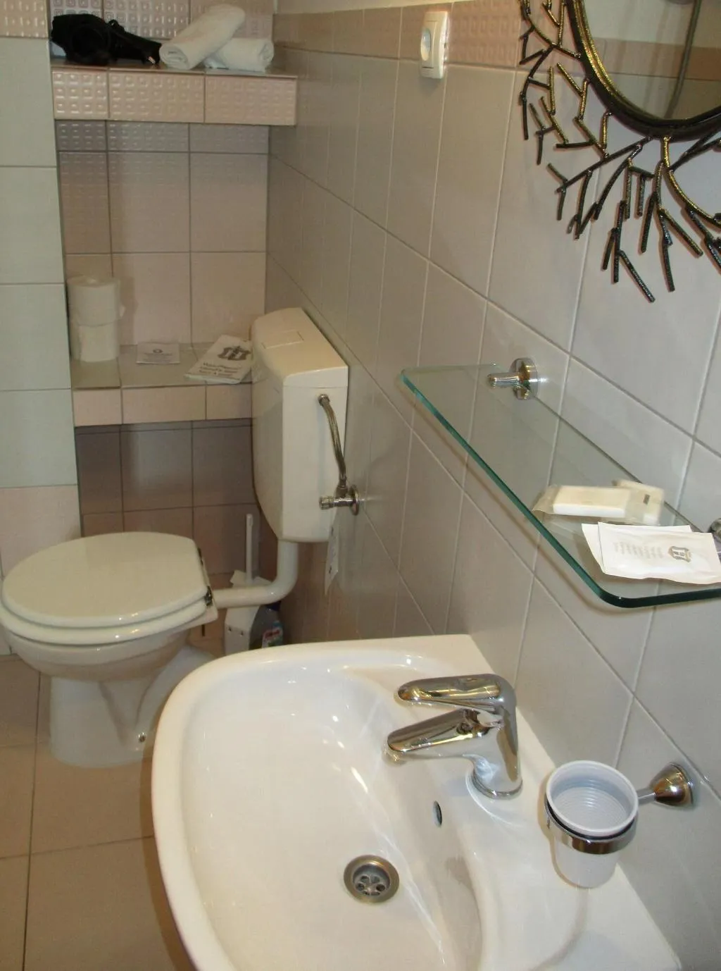 Room, Pink Inn, Split