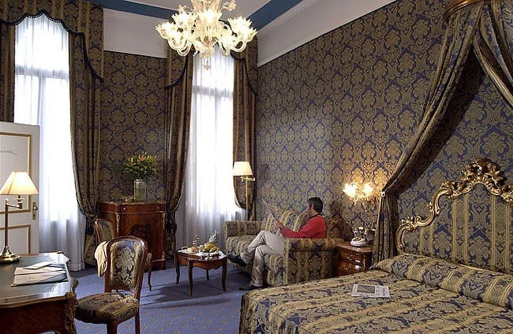 Room, Hotel Al Ponte Antico, Venice