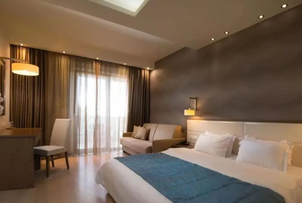 FAMILY ROOM POOL VIEW Room, Cosmopolitan Hotel by GHH, Thessaloniki