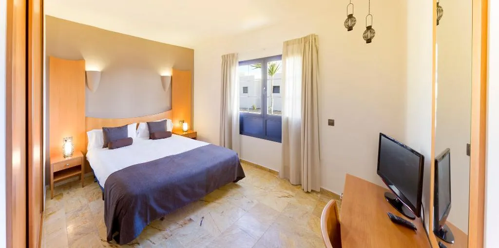 VILLA CAPACITY 3 TWO BEDROOMS Room, Vik  Coral Beach, Lanzarote