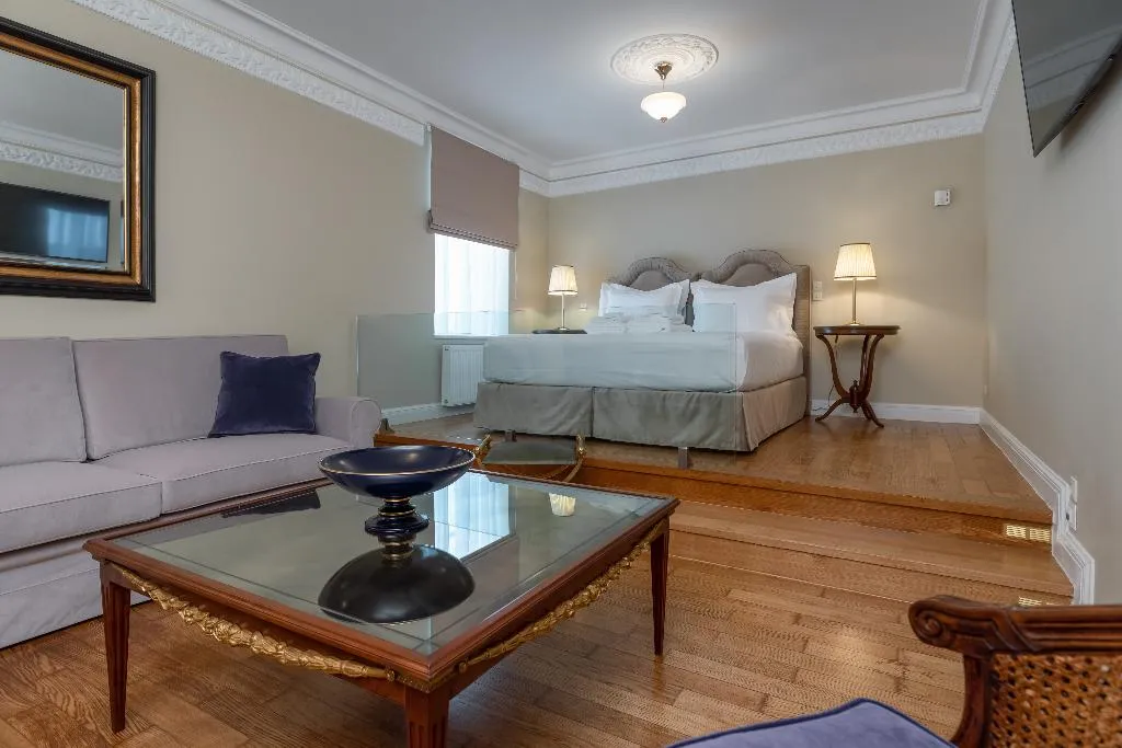 SUITE CAPACITY 4 Room, Noble Suites, Athens