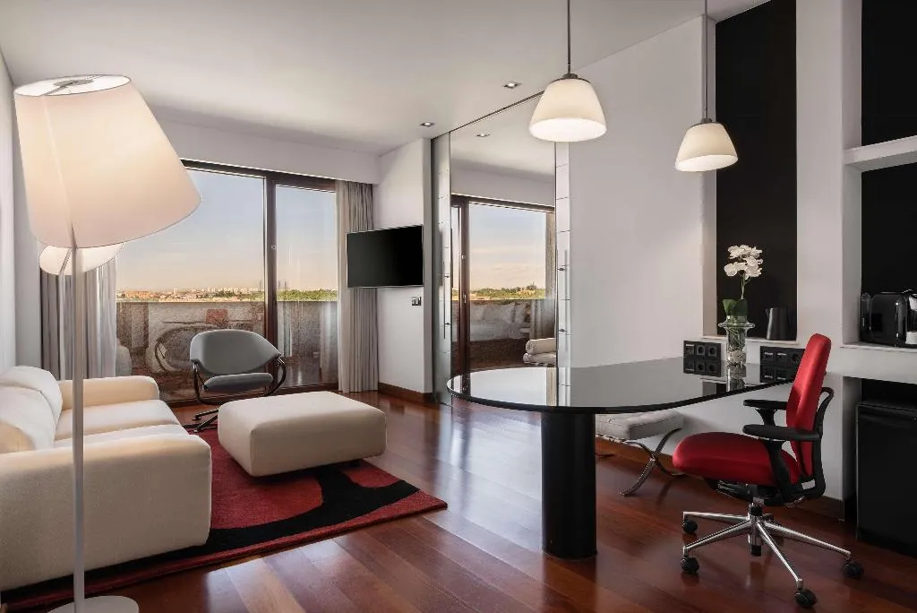 SUITE KING BED ONE BEDROOM  Room, Hilton Madrid Airport, Madrid