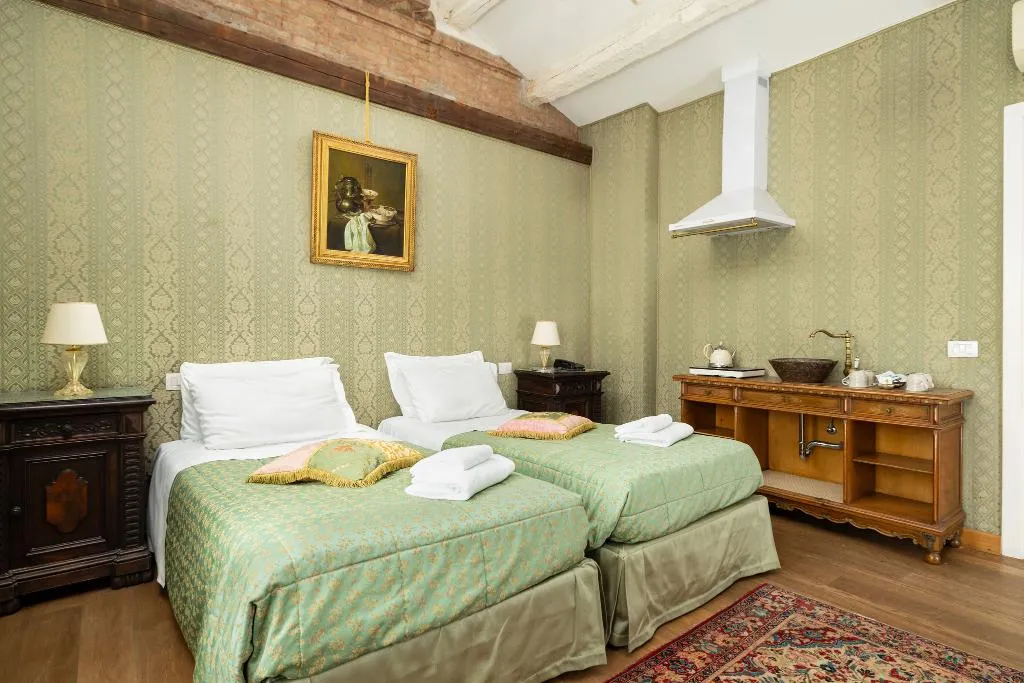 FAMILY ROOM GARDEN VIEW Room, Relais Alberti, Venice