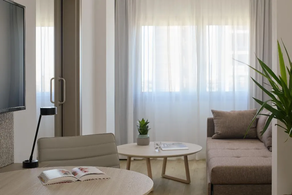 JUNIOR SUITE STANDARD Room, INNSiDE by Meliá Barcelona Apolo, Barcelona