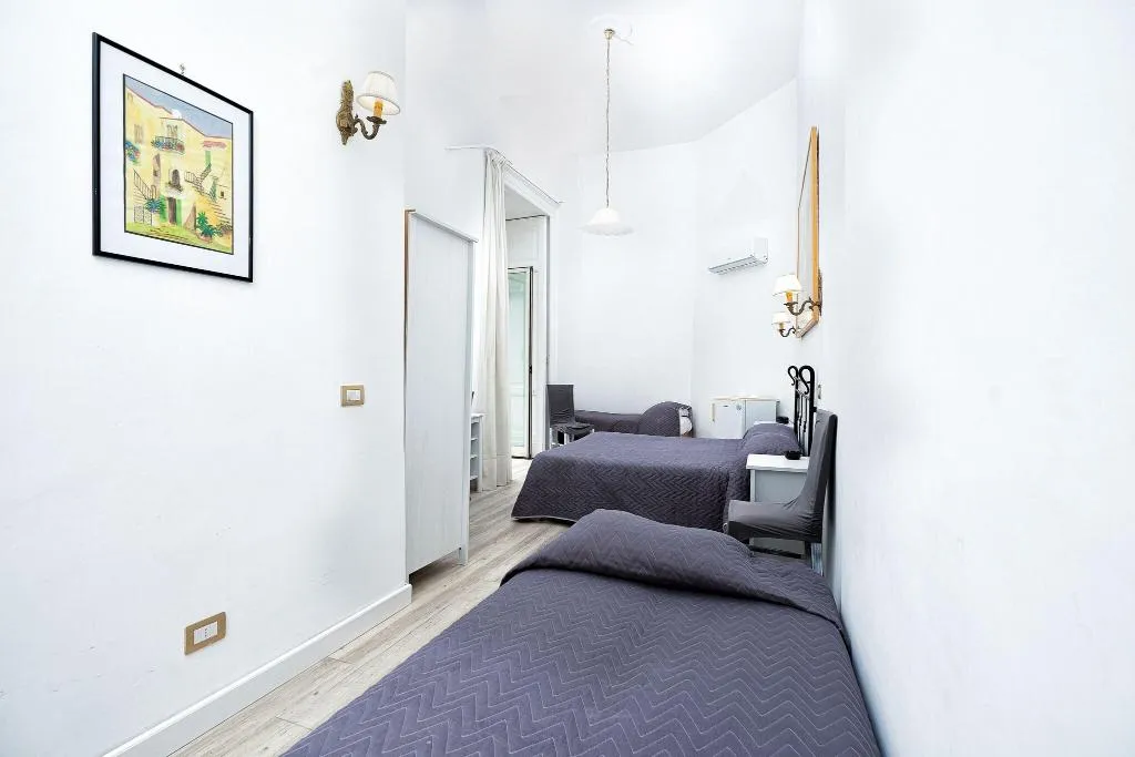 FAMILY ROOM WITH DOUBLE BED Room, Fontana, Naples
