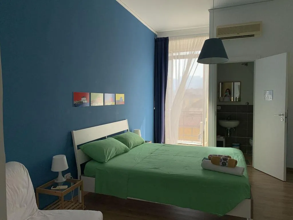 Room, B&B Tarumbò, Naples