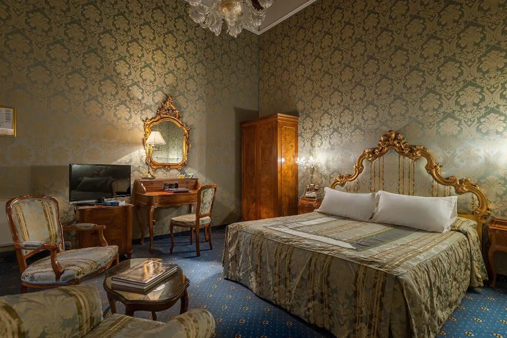 Room, Hotel Al Ponte Antico, Venice