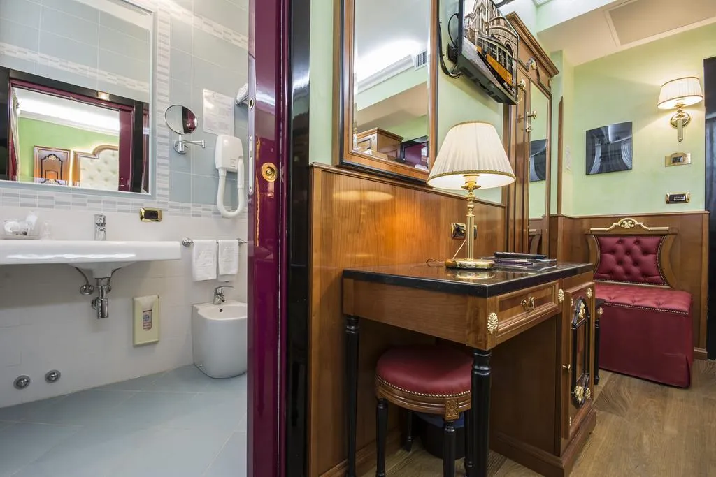 Room, Vittoria, Milan