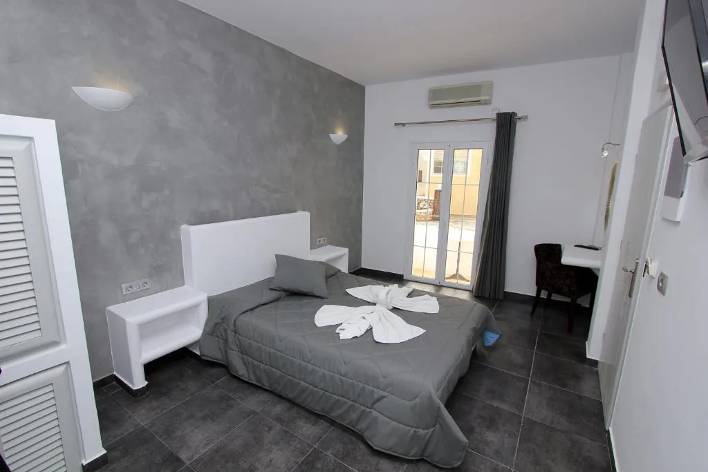 DOUBLE STANDARD Room, Gianna Suites, Santorini