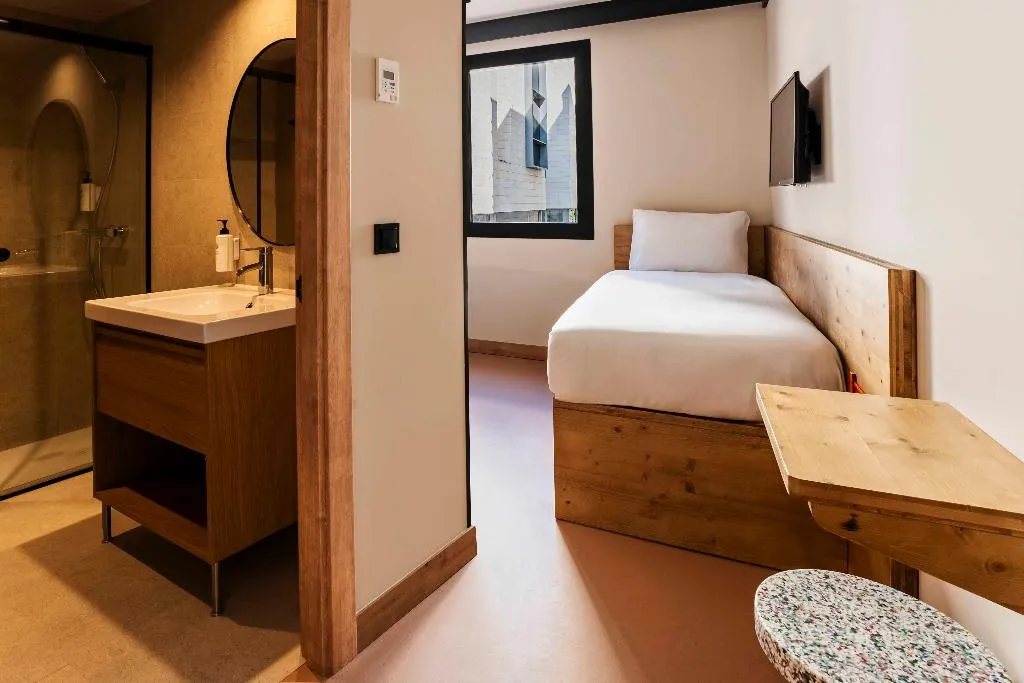 SINGLE STANDARD Room, easyHotel Valencia Ciutat Vella, Valencia