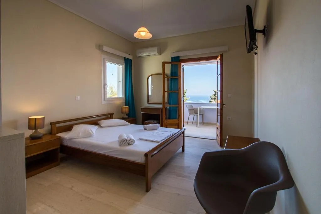 Room, Blue Horizon Studios, Zante