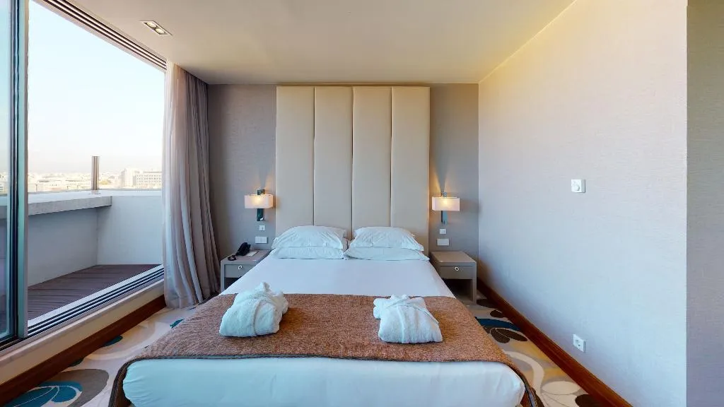 DOUBLE SUPERIOR WITH TERRACE Room, Smy Lisboa, Lisbon
