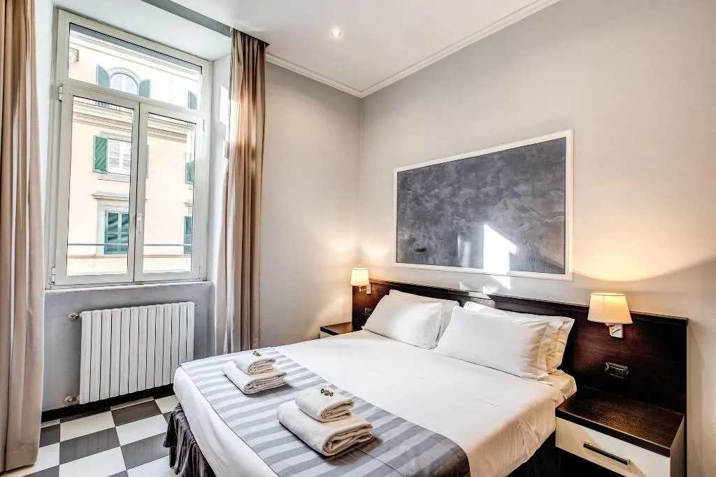 Room, Roma Da Noi, Naples