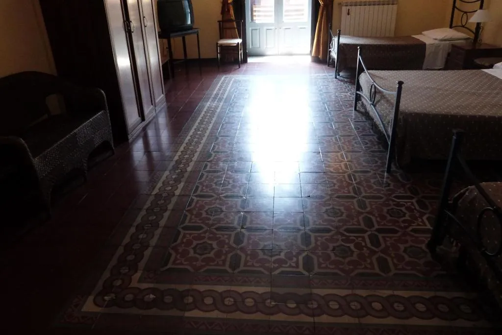 Room, Hoteletnea 316, Catania