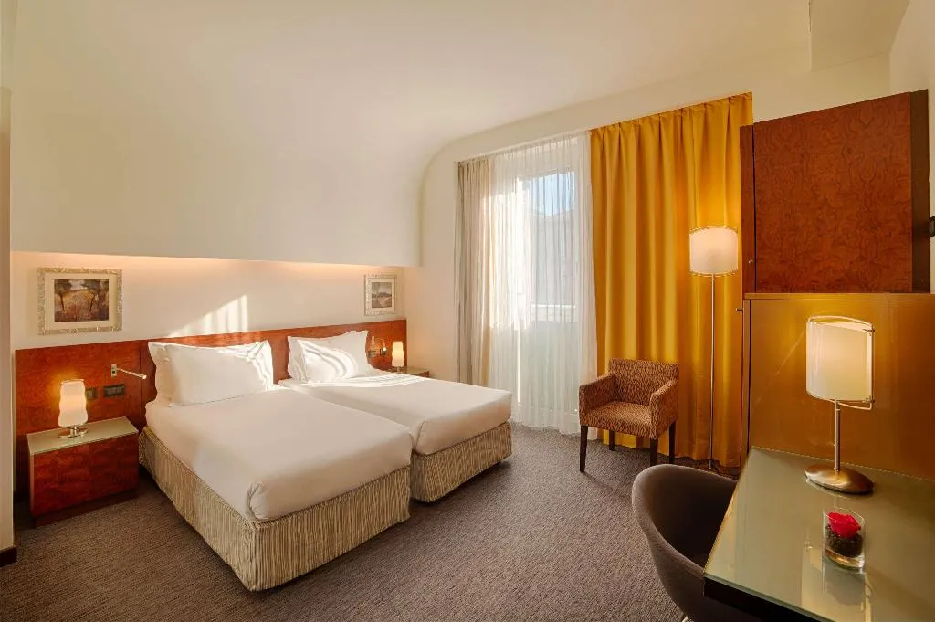 Room, NH Bergamo, Milan