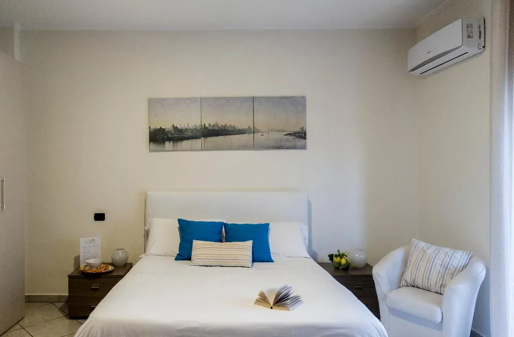 TRIPLE STANDARD Room, Les Chambres Sorrento, Naples
