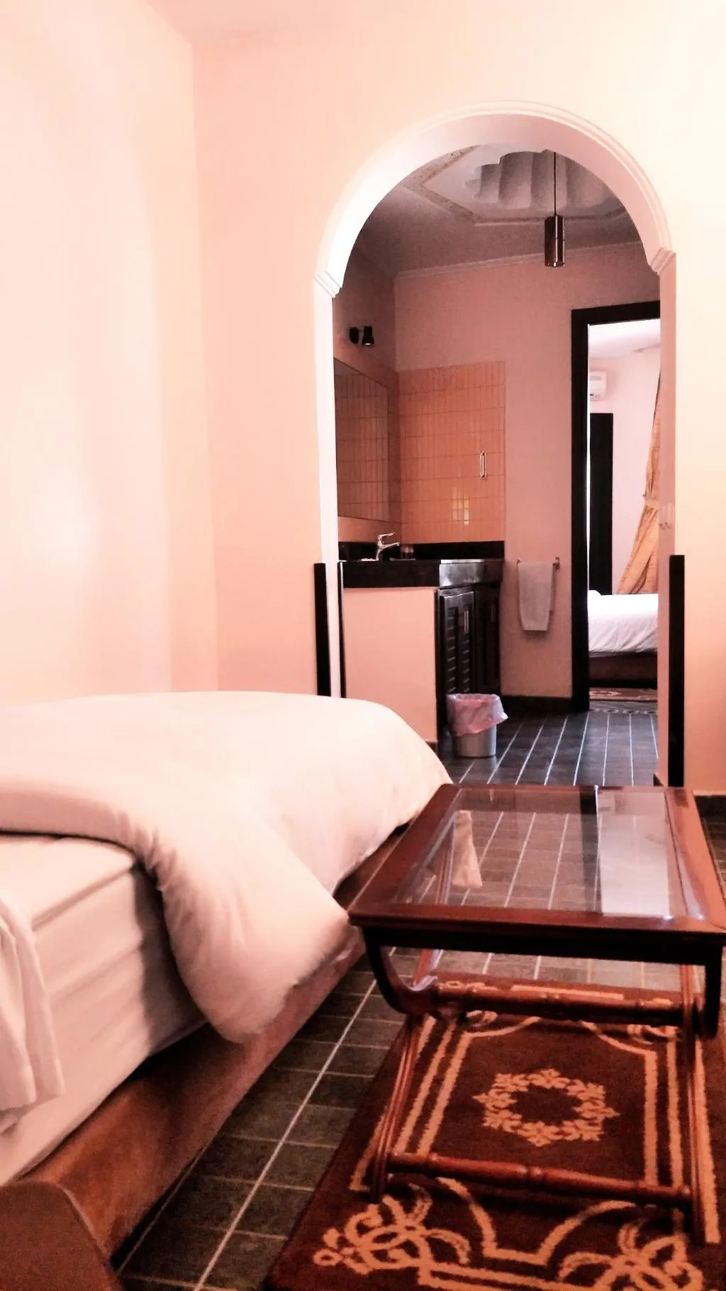Room, Texuda, Rabat