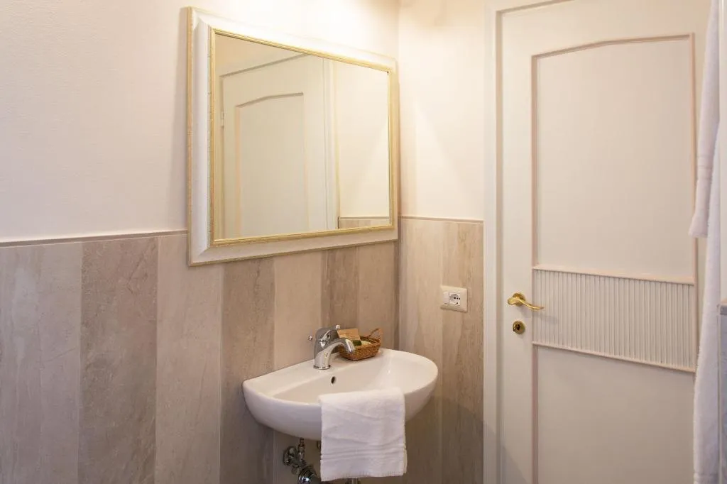 Room, Dimora Salviati, Florence