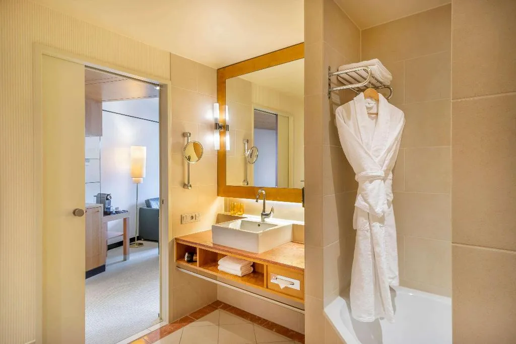 JUNIOR SUITE STANDARD Room, Melia Berlin, Berlin