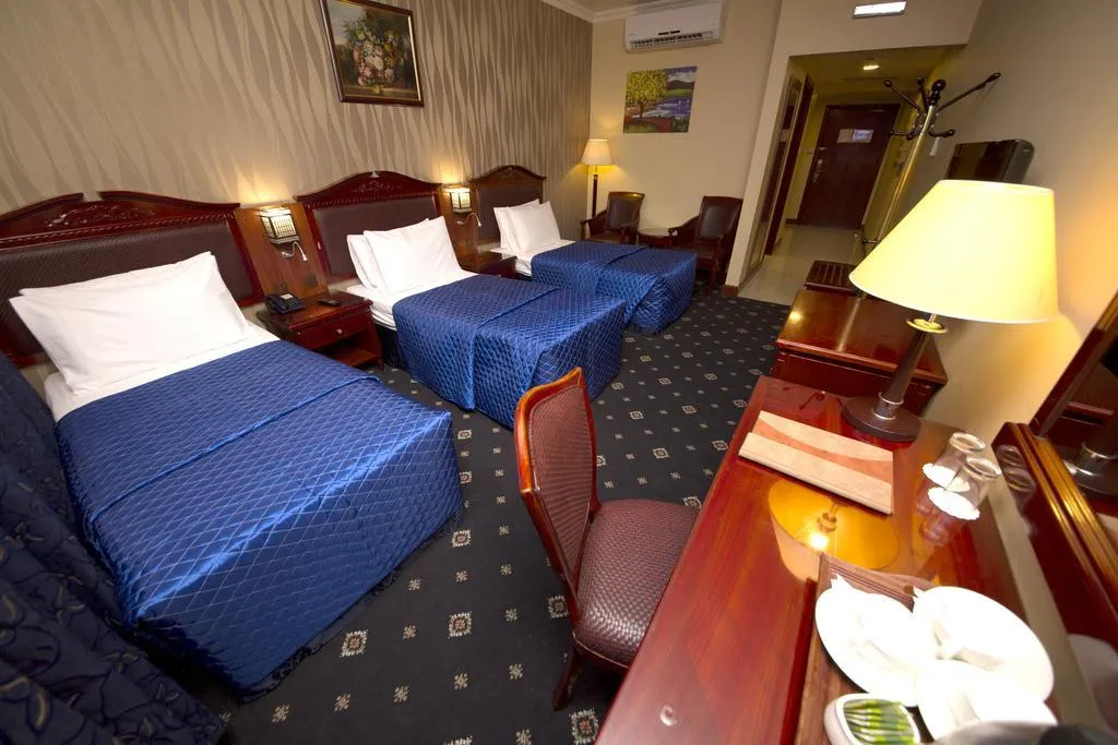 TRIPLE DELUXE Room, Mount Royal Hotel, Dubai