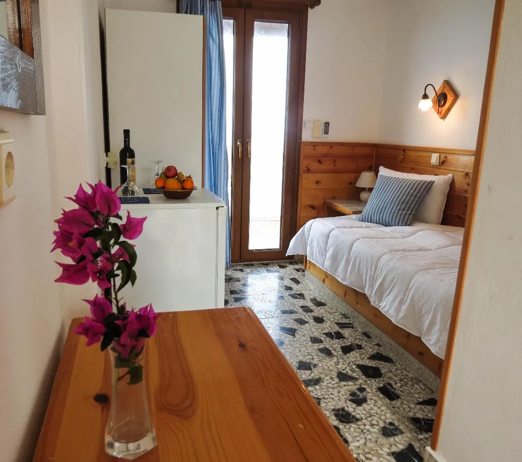 SINGLE ONE BEDROOM ONE BATHROOM Room, Spiros-Soula Family Hotel & Thematic Suites, Crete