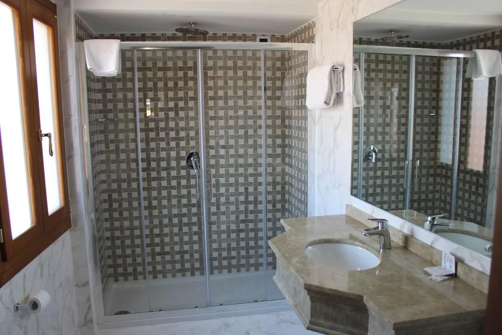 Double or Twin SUPERIOR ONE BEDROOM Room, Casanova, Venice