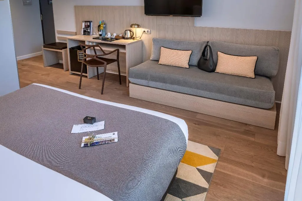 Double or Twin DELUXE Room, Serhs Rivoli Rambla, Barcelona