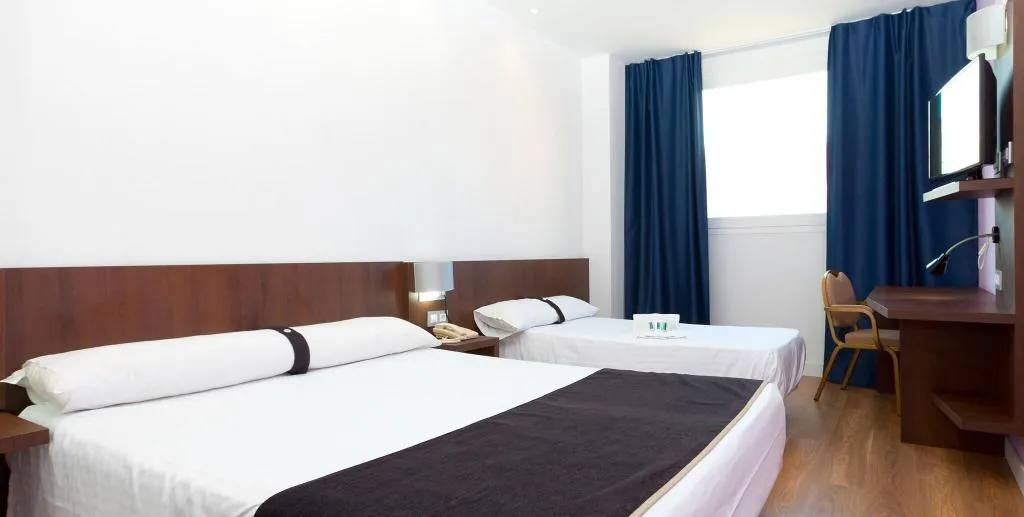 TRIPLE STANDARD Room, Hotel Olympia Universidades, Valencia