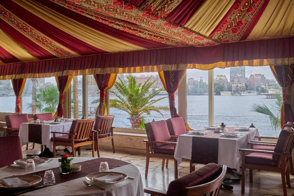 Restaurant, Hilton Cairo Grand Nile, Cairo
