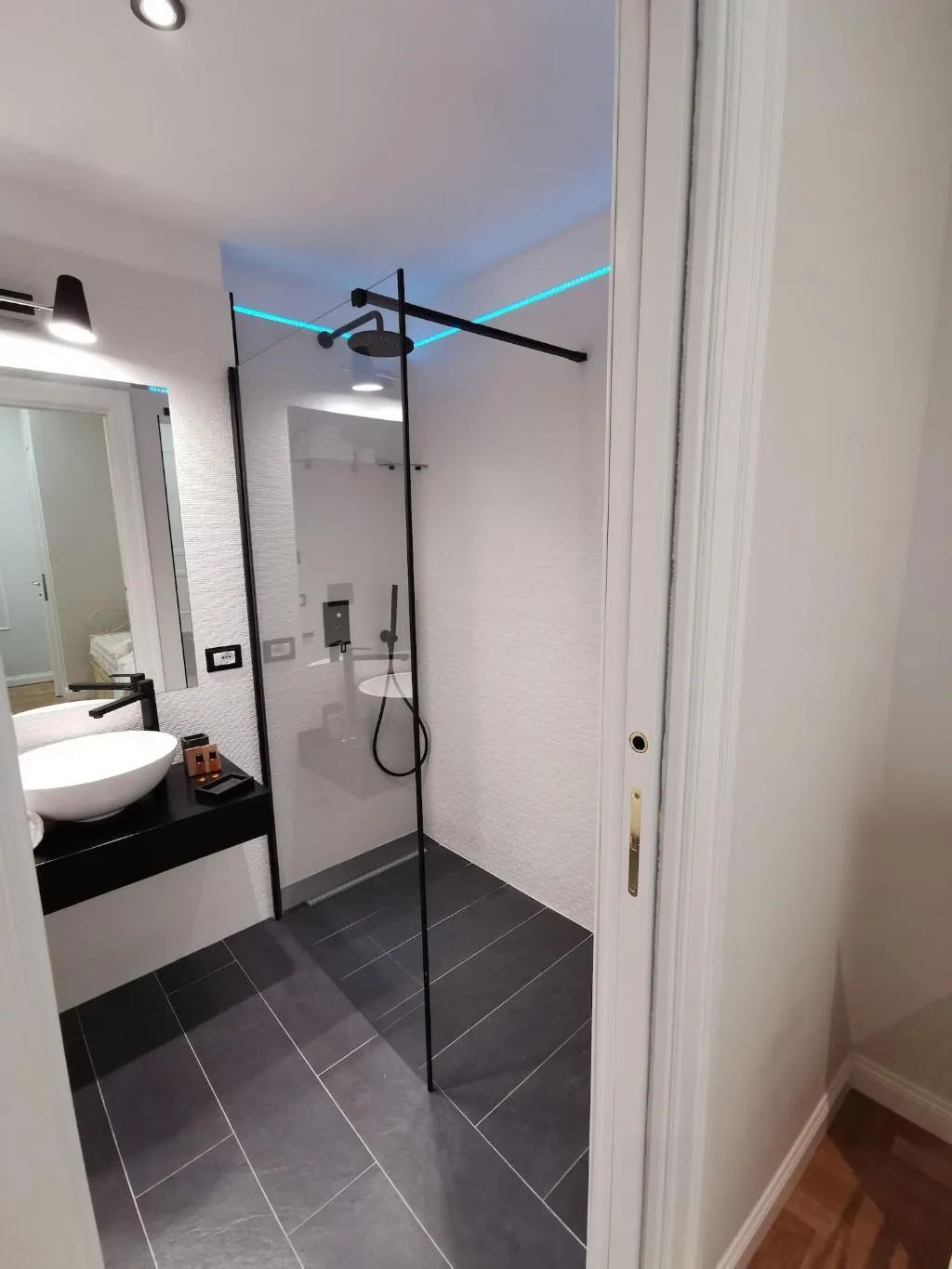 Room, Residenza Borbonica, Naples