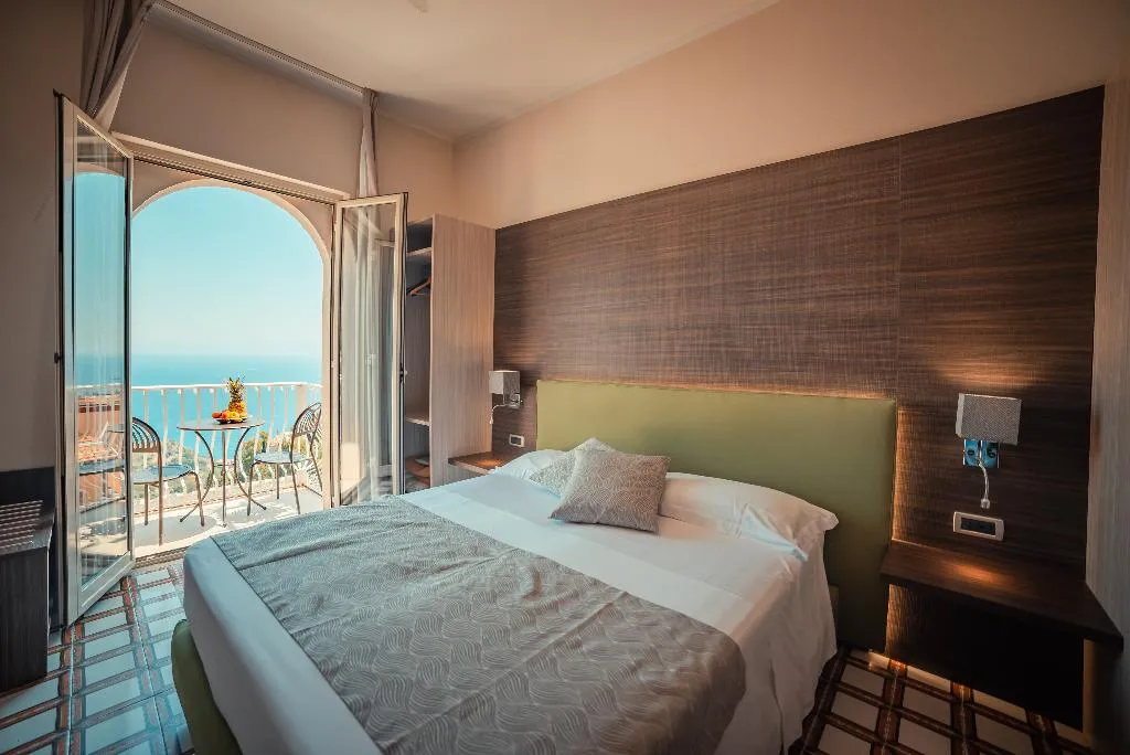 Double or Twin DELUXE SEA VIEW WITH BALCONY Room, Splendid Hotel Taormina - Handwritten Collection, Taormina