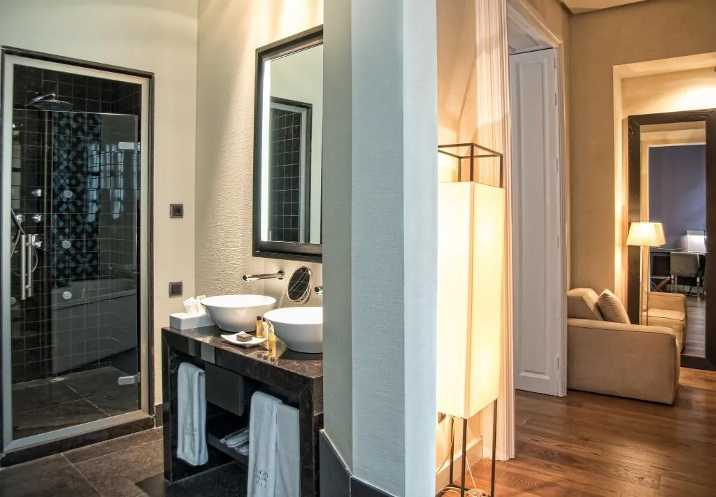 DOUBLE KING SIZE BED Room, CoolRooms Palacio Villapanes 5 GL, Seville