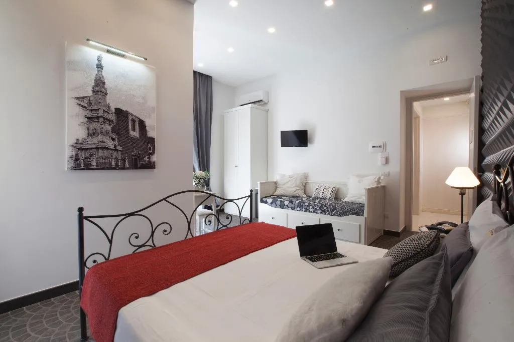 DOUBLE DELUXE Room, Suite Dei Catalani, Naples