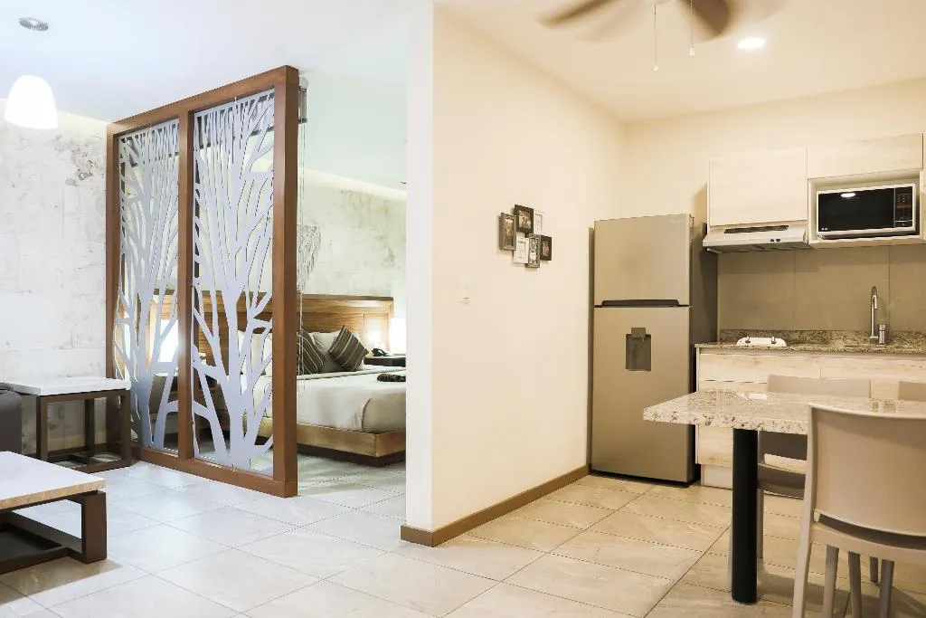 SUITE DELUXE WITH BALCONY Room, Grand Fifty Suites, Playa Del Carmen