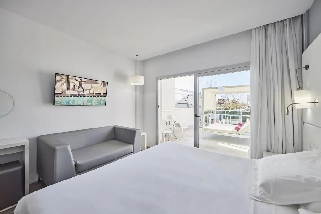 DOUBLE DELUXE POOL VIEW Room, Astoria Playa, Majorca