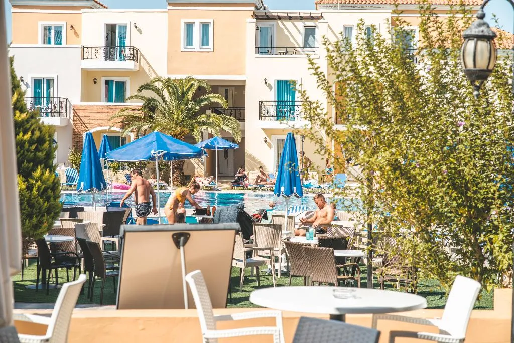 Bar, Chrispy Waterpark Resort, Crete