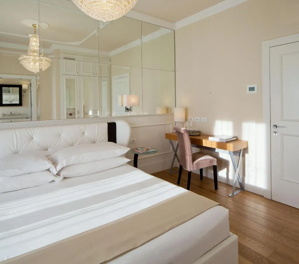 Room, Luxury Suite Milano Duomo, Milan