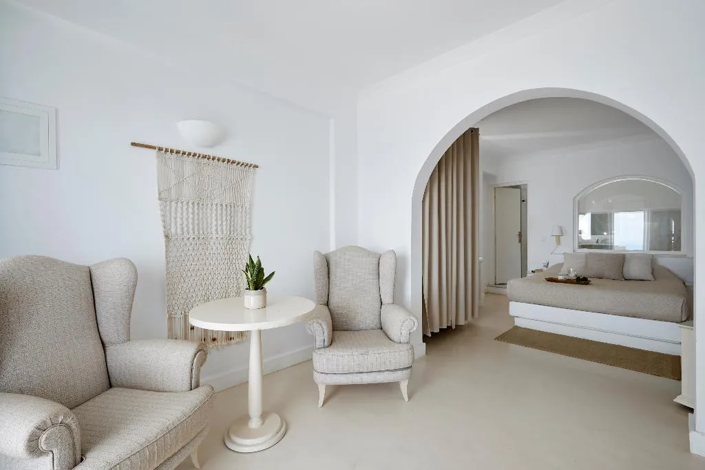 JUNIOR SUITE STANDARD Room, Andromeda Villas, Santorini