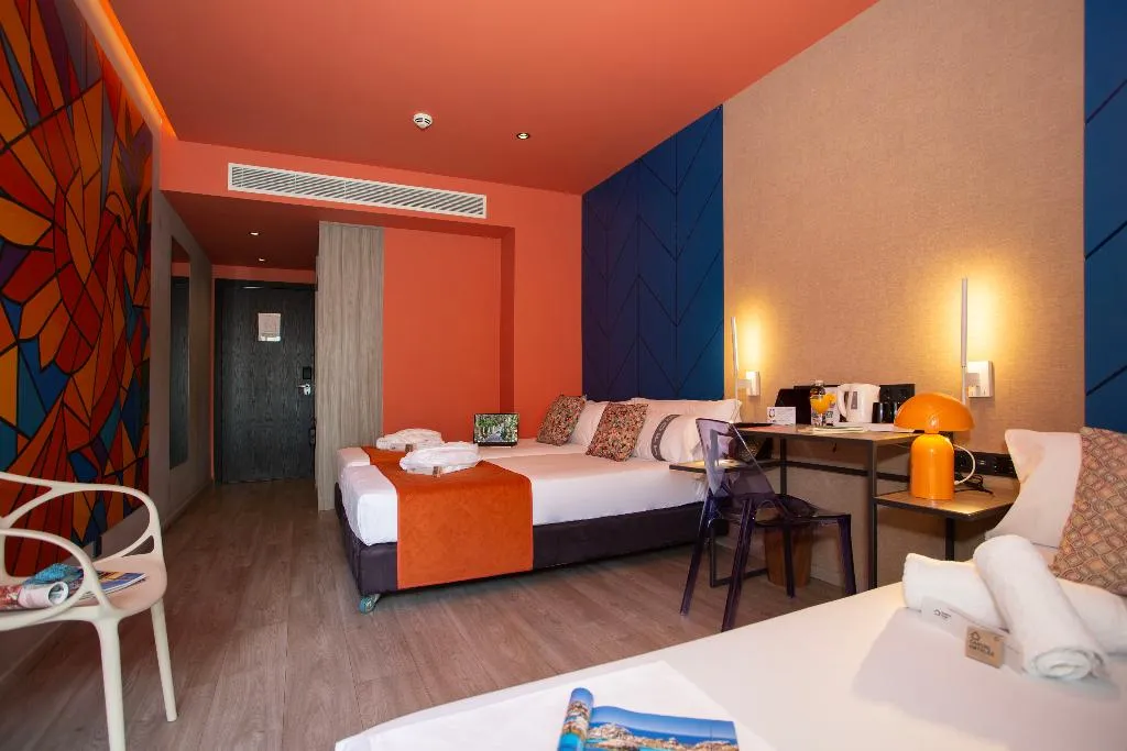 TRIPLE WITH BALCONY Room, Casual Kubic Athens, Athens
