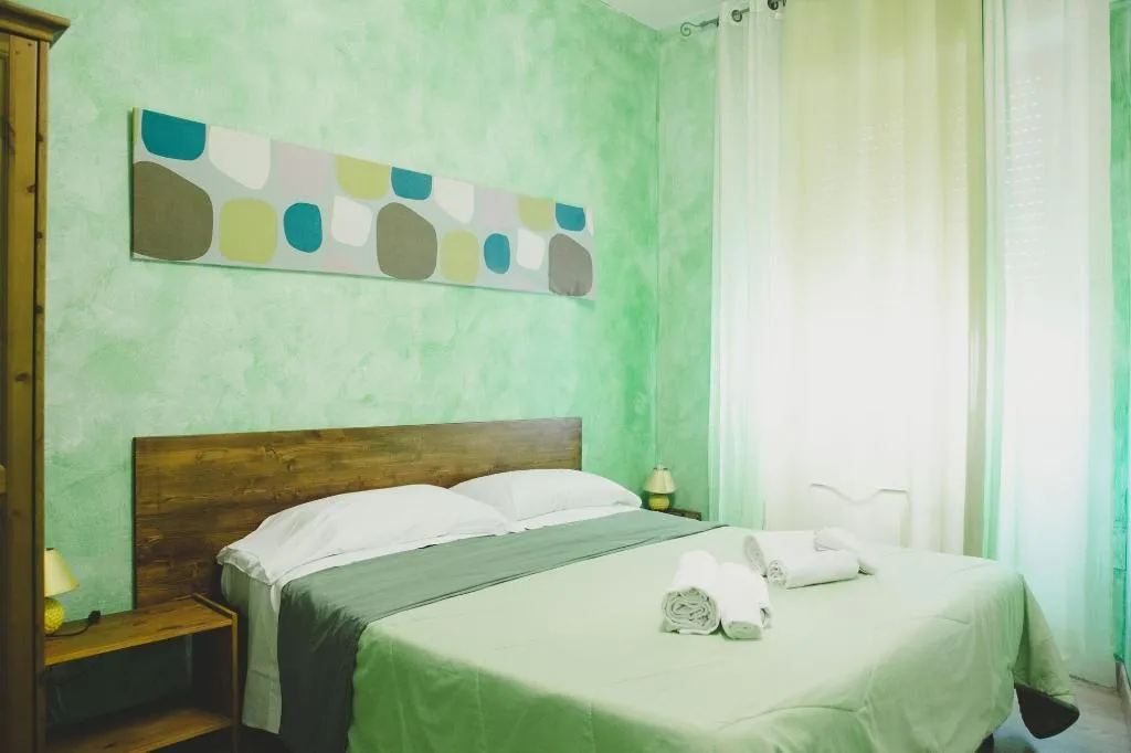 Room, Matlis, Alghero