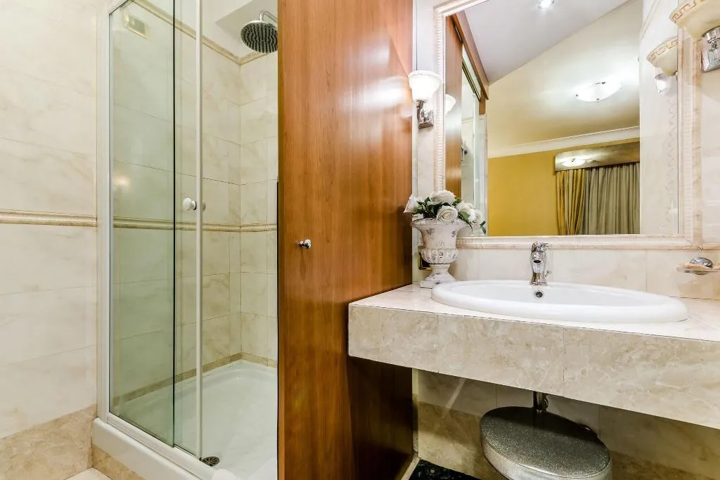 TRIPLE LUXURY Room, Luxury Rooms H 2000 Roma, Rome