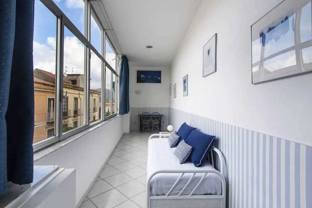 FAMILY ROOM SUPERIOR CITY VIEW Room, Palazzo Starace, Naples